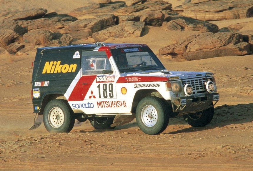 Mitsubishi-Pajero-Dakar_2-1600x1080.jpg